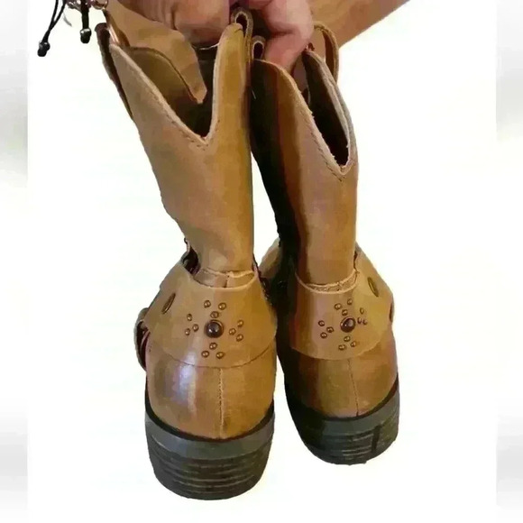 Dingo Women's Tan Silverada Western Cowboy Boots With Harness And Studs 8.5 - Picture 3 of 16